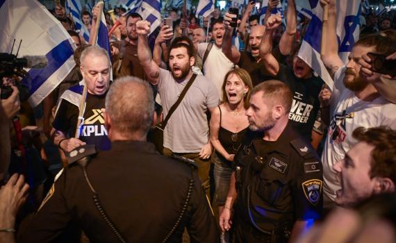 מורשת עמי אשד: מפגיני שמאל חוסמים את איילון