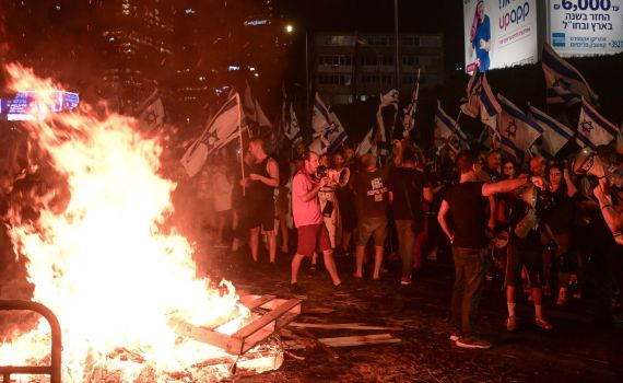 14 פצועים מהמחאה באיילון הגיעו לאיכילוב