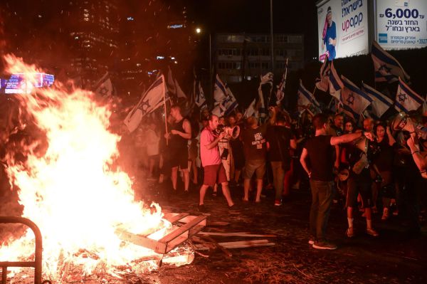 14 פצועים מהמחאה באיילון הגיעו לאיכילוב