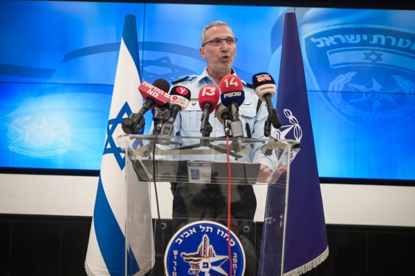 עמי אשד הוא לא קדוש מעונה, רק אופורטוניסט זול