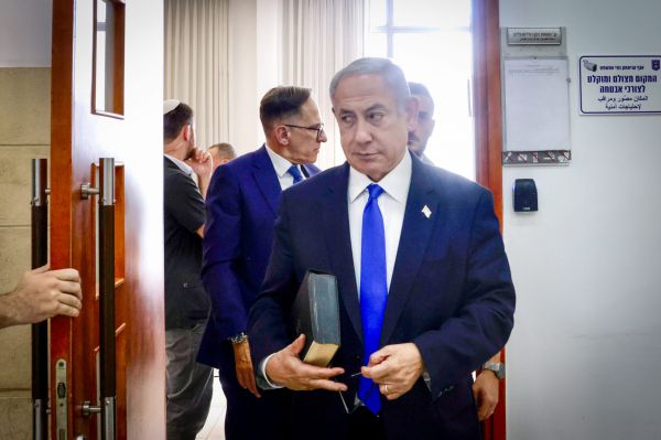 בג"ץ ידון בעתירה נגד כהונת נתניהו