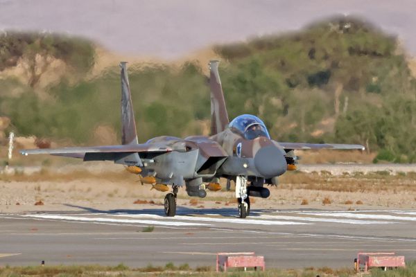 צילם מטוסי קרב בסמוך לבסיס צבאי ונעצר