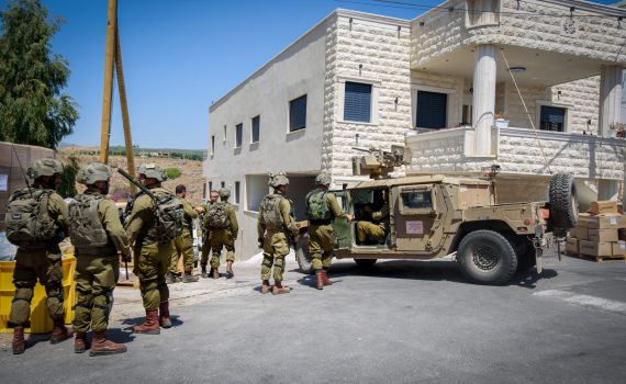 ירי לעבר בית בגלבוע: צה"ל פתח במרדף אחר המחבלים