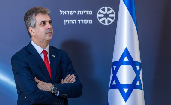 לראשונה: אלי כהן יוצא לביקור מדיני בבחריין