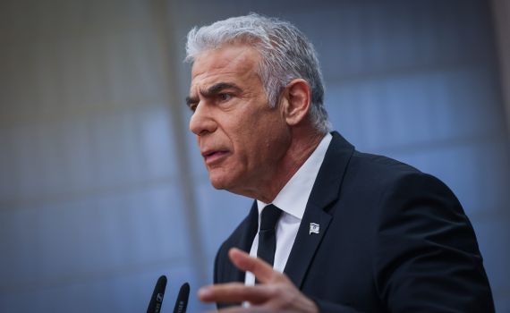 לפיד: ״הצעת שוחד לבעלים של ערוץ 14״