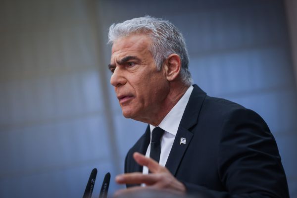 לפיד: ״הצעת שוחד לבעלים של ערוץ 14״