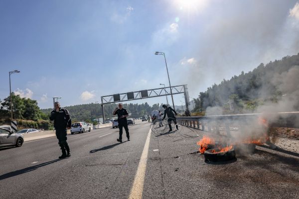 המשטרה: לא מדובר בדריסה – המפגינה התפרצה לכביש