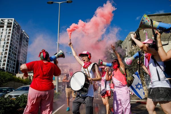 בגלל ההפגנות: ילד עם התקף אלרגיה נתקע 50 דקות בכביש