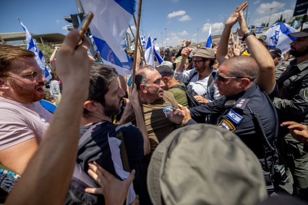 מארגני המחאה טוענים: מעל 50 מפגינים נעצרו