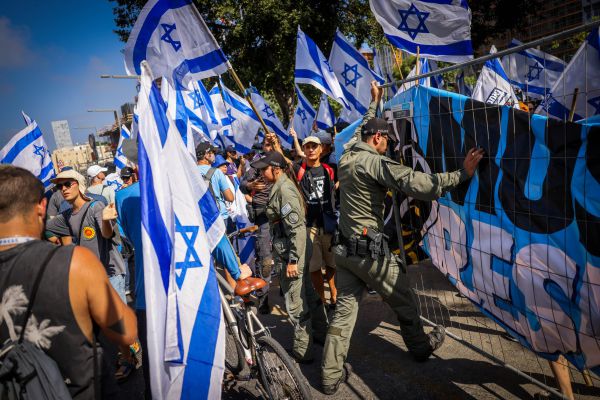 המשטרה מעדכנת: 45 עצורים בהפגנות לאורך היום