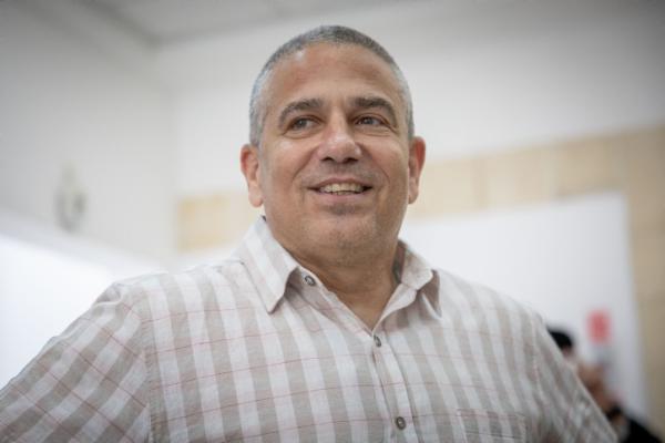 ינון מגל מגיב לסערה בערוץ 14: "לא יחזרו לערוץ 12"