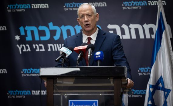 גנץ במתקפה חריפה: "זה ייגמר בפגיעה בחיילים"