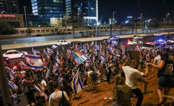 האנרכיה נמשכת: מפגיני שמאל חוסמים את איילון