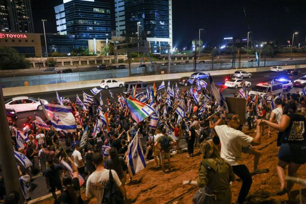 האנרכיה נמשכת: מפגיני שמאל חוסמים את איילון