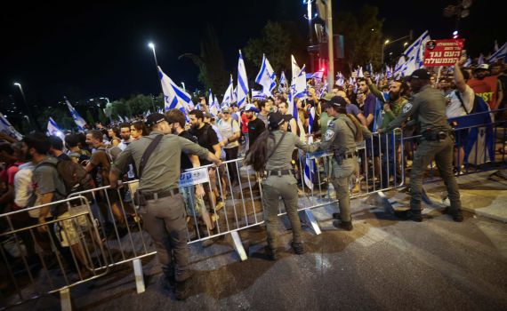 פרשים פינו מפגיני השמאל שחסמו כבישים בירושלים