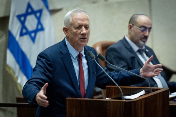 גנץ טוען: יש חברי קואליציה שרוצים הפסקת חקיקה