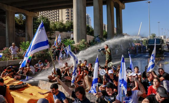 בהנחיית המפכ"ל: המשטרה מתחילה לפנות את כביש בגין