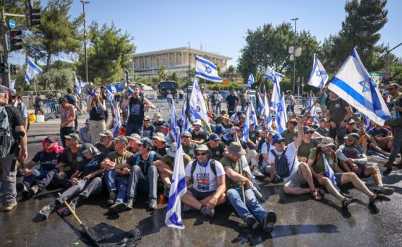 'החיילים נגד נתניהו': כך סיקרו בעולם את המחאות
