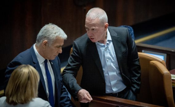 נחשפה ההתכתבות בין גלנט ללפיד בזמן ההצבעה