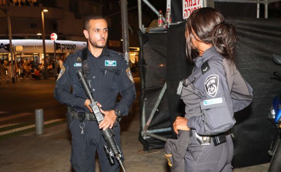 חשד: תקפו בנות זוג ונעצרו ע"י המשטרה