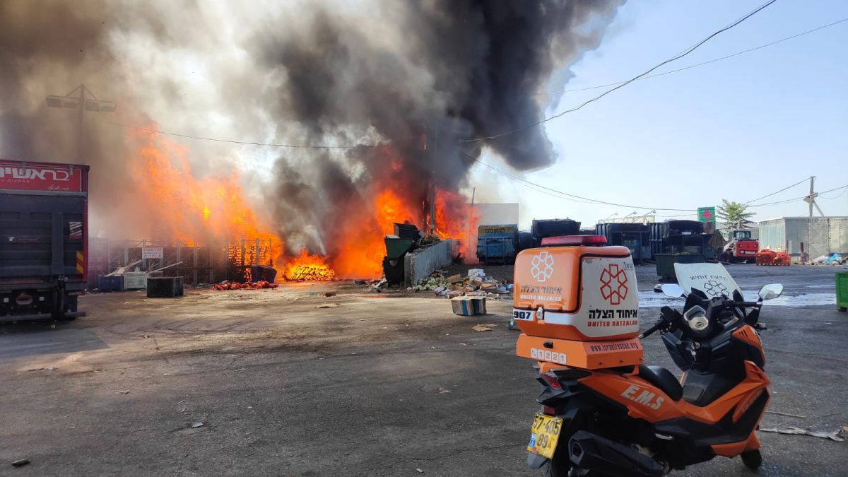 ירושלים: שריפה פרצה בשוק הסיטונאי