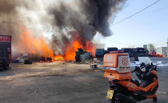 ירושלים: שריפה פרצה בשוק הסיטונאי
