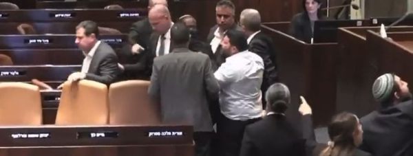 מהומה וצרחות בכנסת: 'נמשיך להרוג מחבלים'. צפו