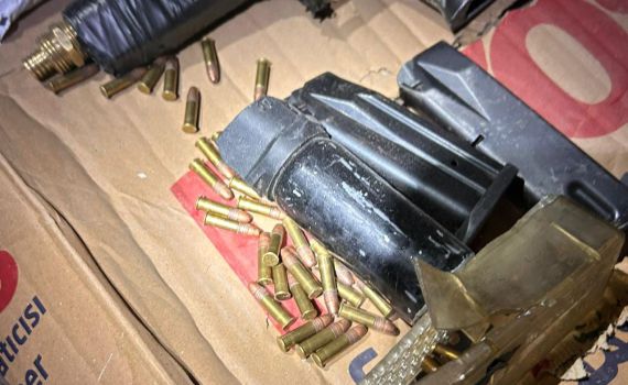 פשיטה בהר חברון: נתפסו נשקים, תחמושת וכסף גנוב