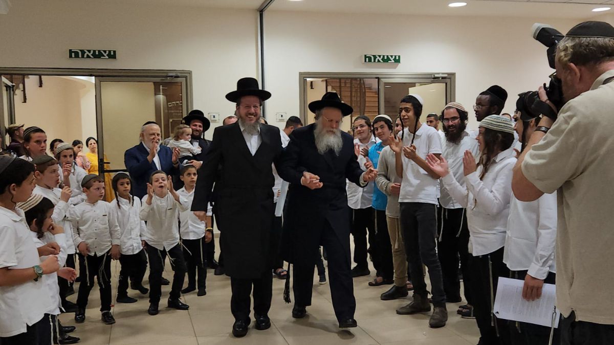 שני בני משפחה של ראשי הישיבות סיימו את הש"ס | צפו