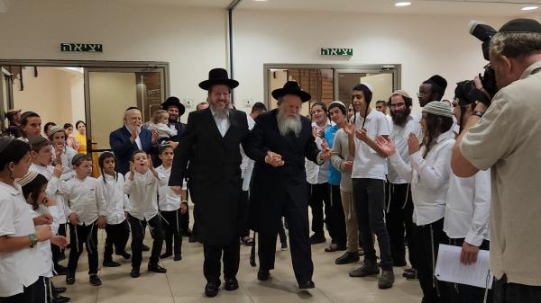 שני בני משפחה של ראשי הישיבות סיימו את הש"ס | צפו