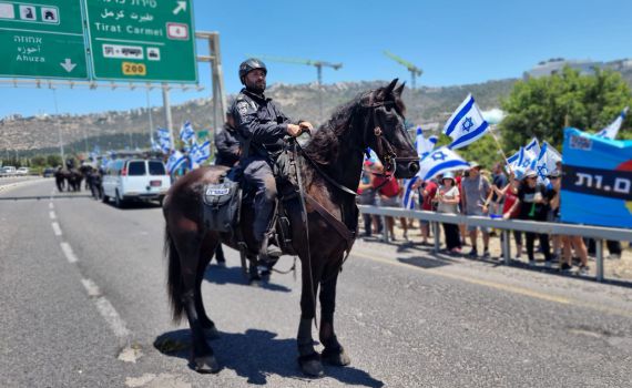 2 מפגינים נעצרו לאחר שחסמו את כביש החוף