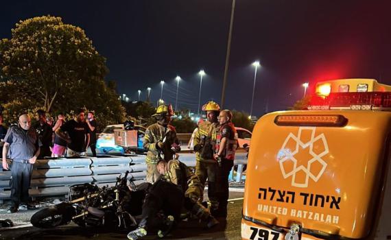 רוכב אופנוע נפגע מרכב בכביש 431, מצבו אנוש