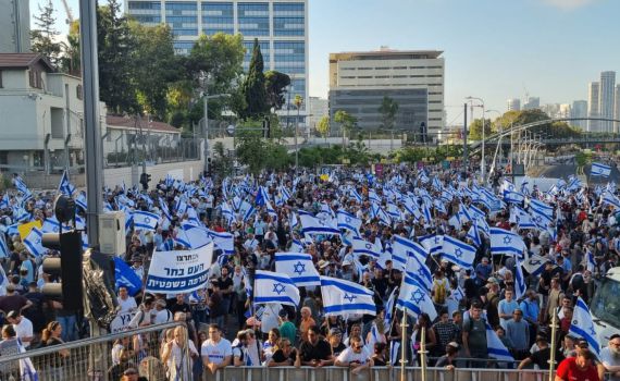 רבבות בהפגנת הימין בת"א: "זו מהות הדמוקרטיה"