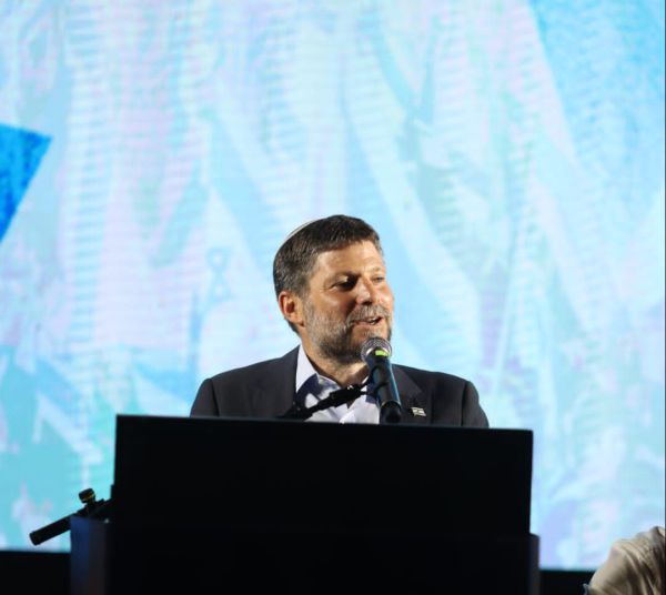 סמוטריץ' בהפגנה: 'החקיקה תעבור אבל אין שמחה לאיד'