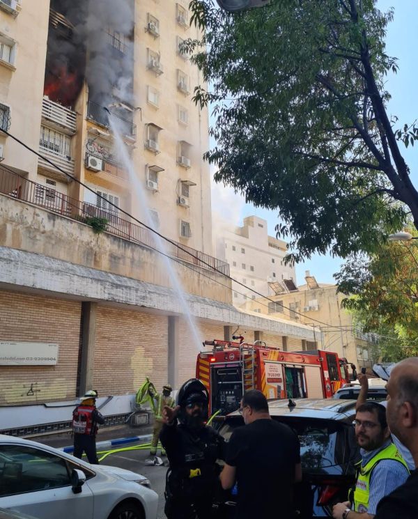 שריפה פרצה בדירה בפתח תקווה; נזק כבד לבניין