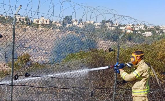 שריפה בכרמי צור בעקבות זריקת בקבוקי תבערה