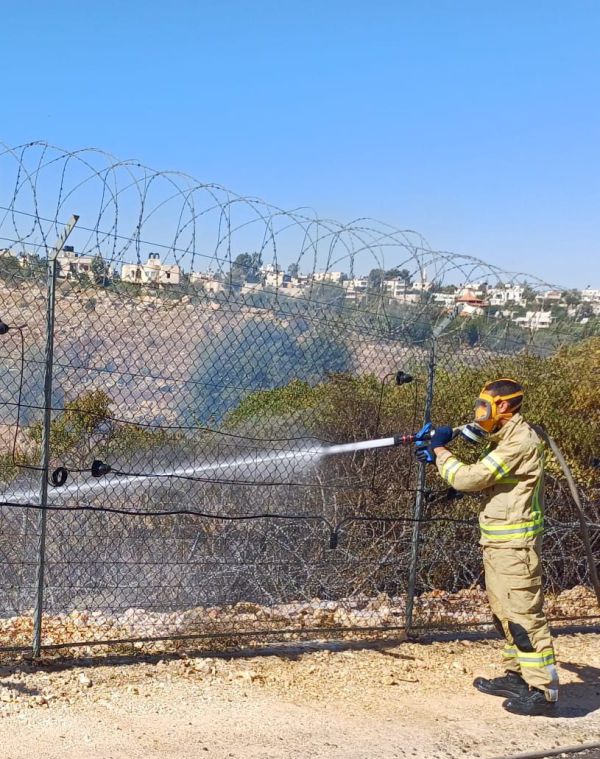 שריפה בכרמי צור בעקבות זריקת בקבוקי תבערה