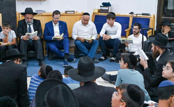 ליל ט' באב: הרצוג התפלל בבי"כ מהפיגוע בנווה יעקב