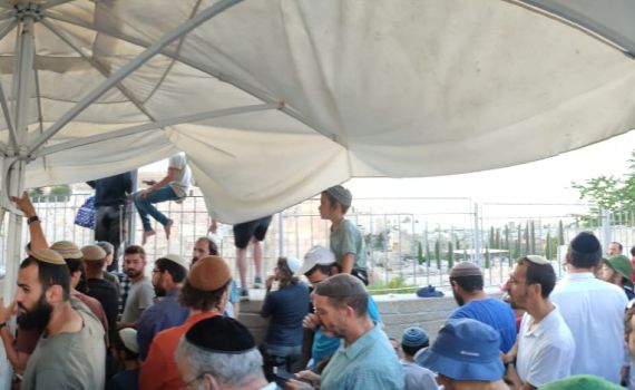 קבוצת יהודים גדולה עלתה להר הבית שרה והורחקה מהמקום