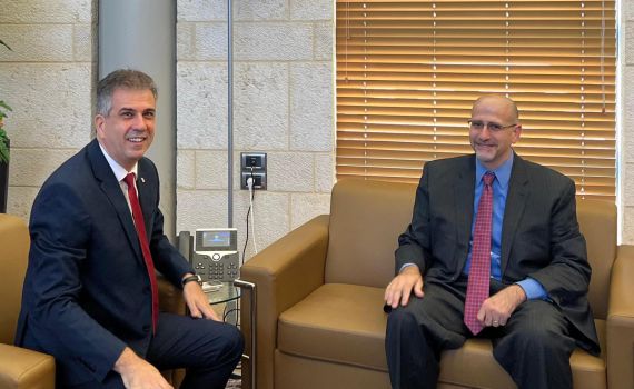 שר החוץ נפגש עם שליח ארה"ב להסכמי אברהם