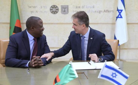 חיזוק ביחסים: אלי כהן נפגש עם שר החוץ של זמביה