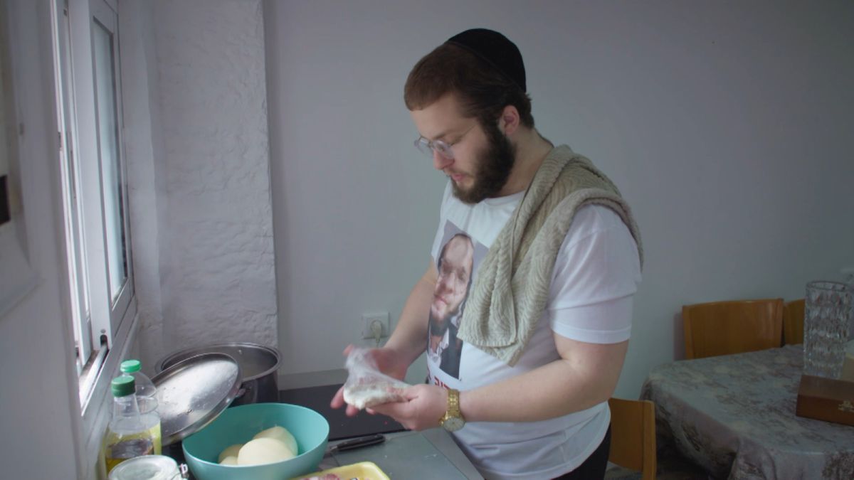 "לא יכול לכפות": הכירו את חסיד גור מ'בואו לאכול איתי' | ראיון