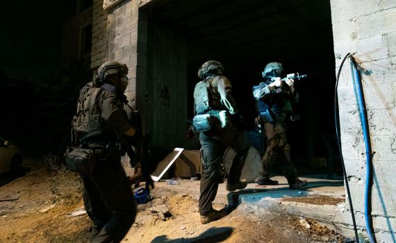 לוחם נפצע | צה"ל מיפה את בית המחבל לקראת הרס