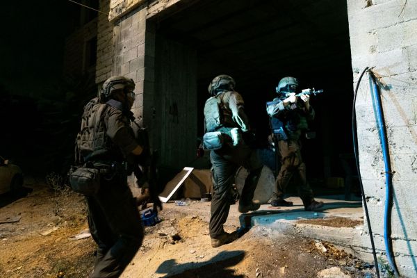 לוחם נפצע | צה"ל מיפה את בית המחבל לקראת הרס