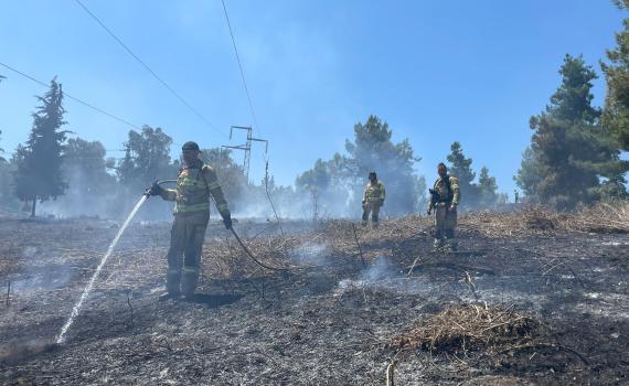 אחרי 3 שעות: הושגה שליטה על השריפה בהרי י-ם