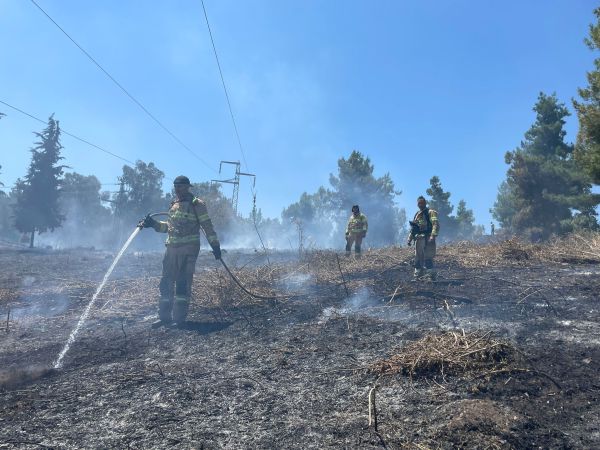 אחרי 3 שעות: הושגה שליטה על השריפה בהרי י-ם