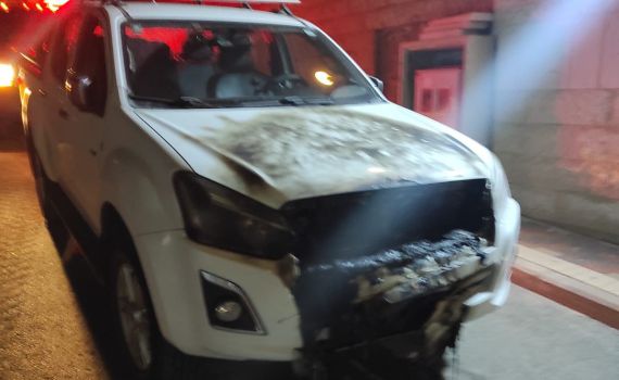 חשד לפשע שנאה: 4 רכבים הוצתו באבו גוש