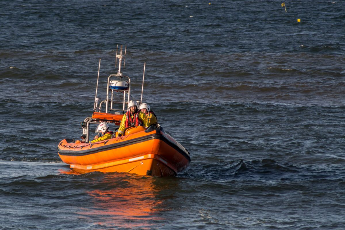 כשאלוקים הצטרף אל סירת ההצלה | ביקורת ספרים