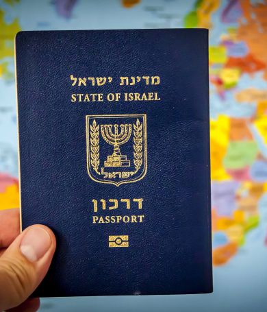 משפחה איראנית נתפסה בחו"ל עם דרכונים ישראליים מזויפים