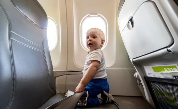 נוסעים עם הילדים לחו"ל? המלצות לטיסה רגועה